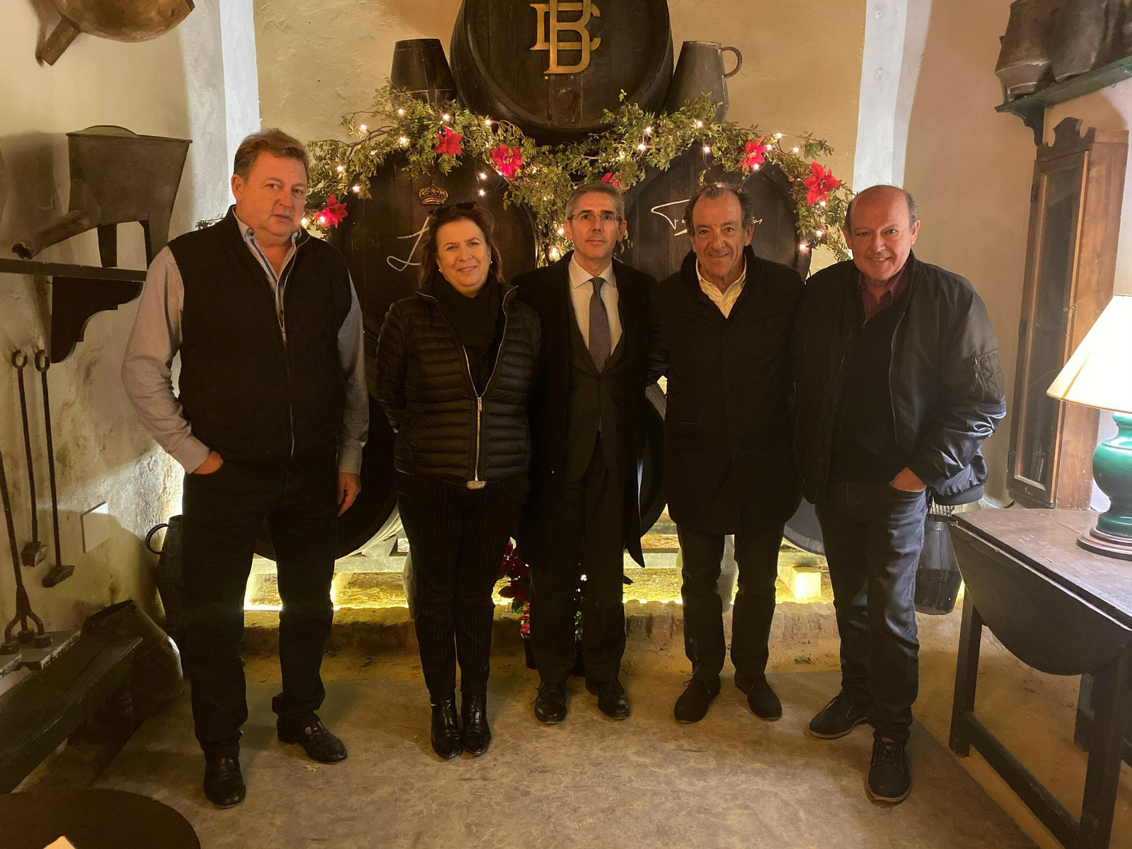 Juan Salado, en el centro, junto miembros de Afcan.