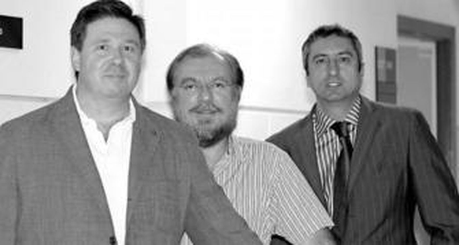 José María Rodríguez Izquierdo, Manuel Macías y el gerente de la UCA, Antonio Vadillo, de izquierda a derecha.