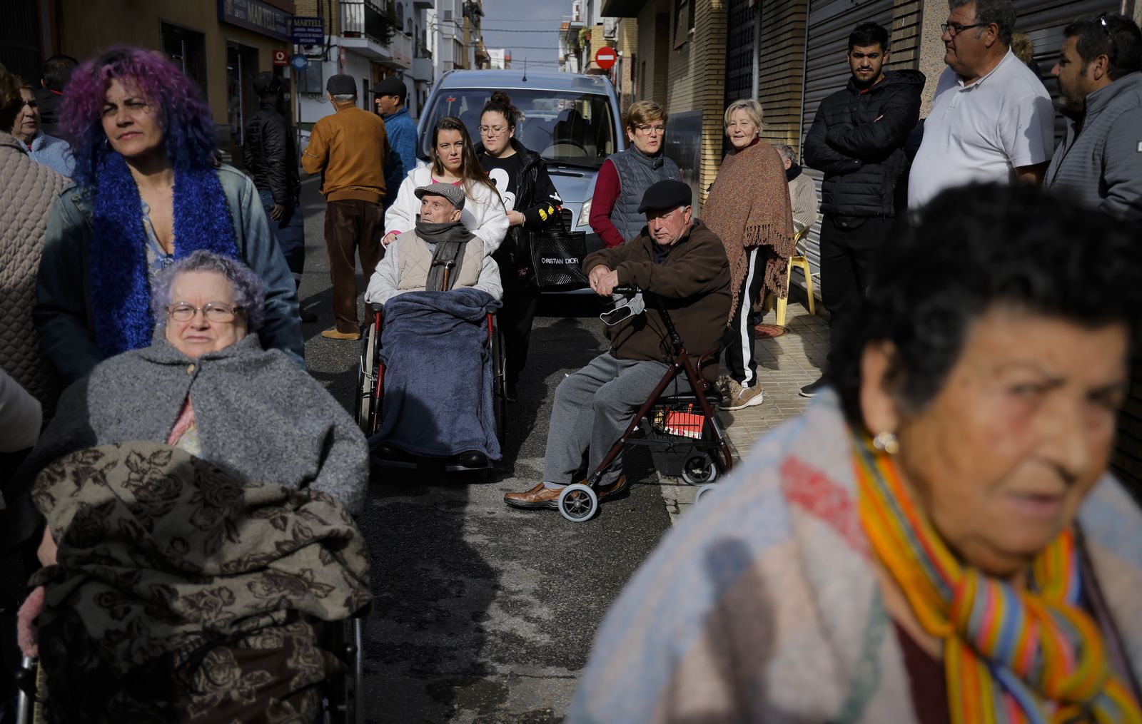 Vecinos de Palmete protestan por el corte continuado de la luz, todas las fotos
