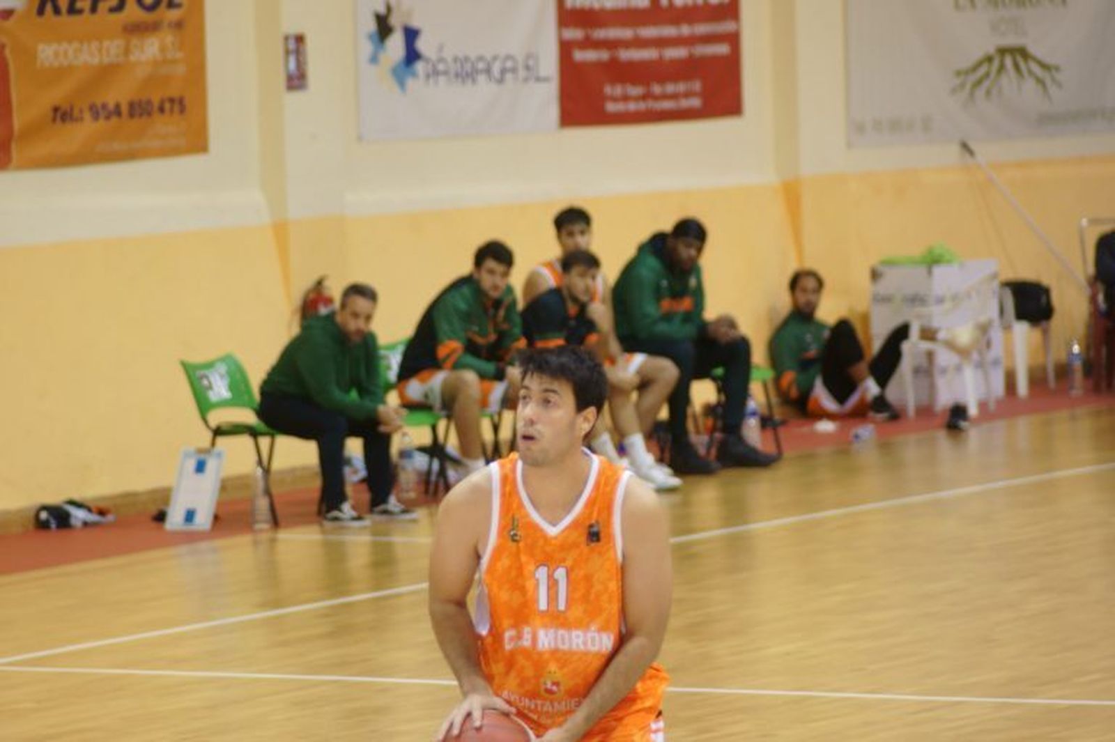 Diego Gallardo lanza un tiro libre.