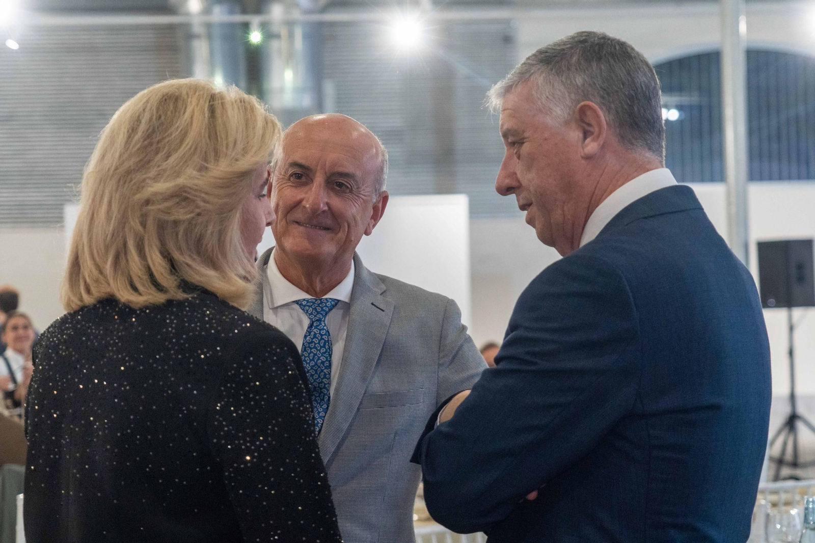 Imágenes de los invitados a la gala de los  37 premios Onubenses del Año