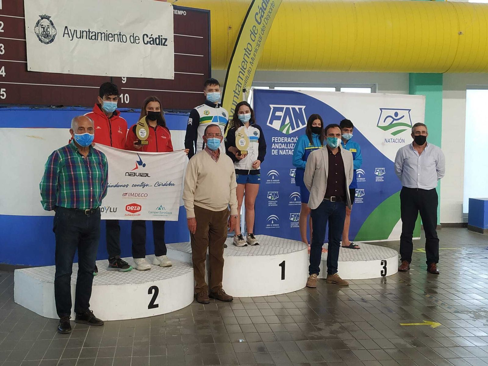 El CN Mairena, en lo más alto del podio final por clubes.