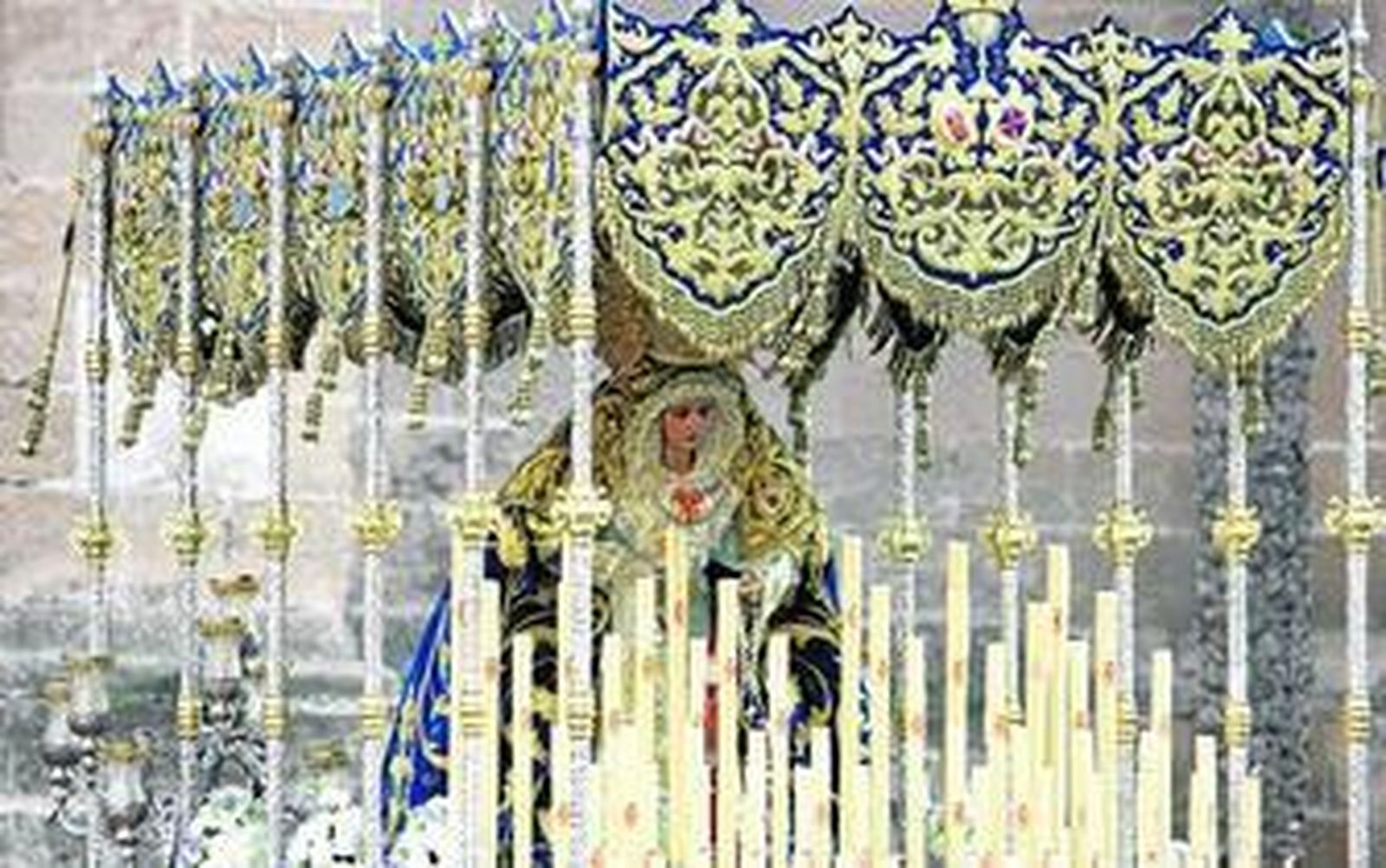 Nuestra Señora de la Paz en la Plaza de la Catedral de Almería en la mañana del Domigo de Ramos.
