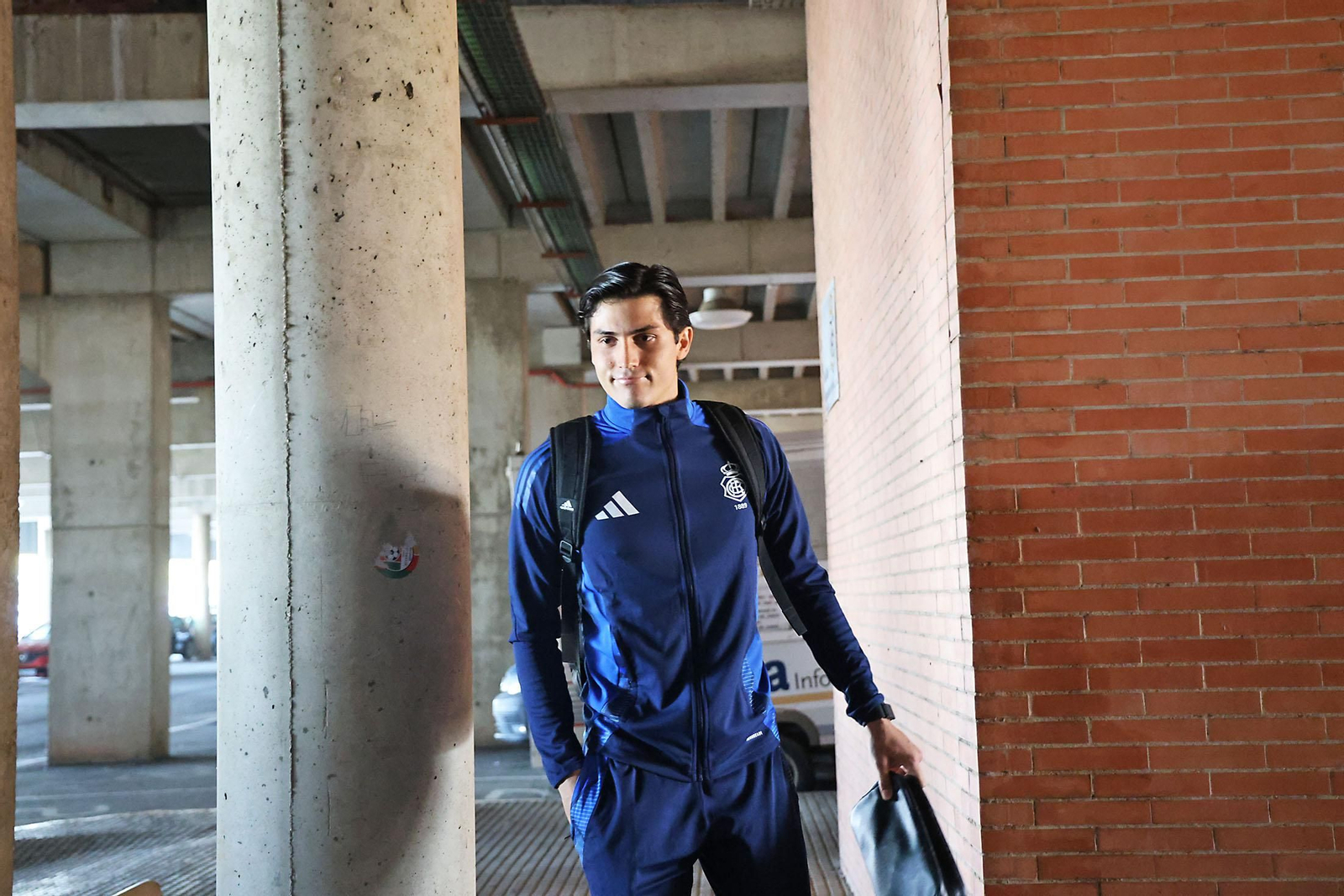 Imágenes de la salida del autobus del Recreativo de Huelva hacia Alcoy