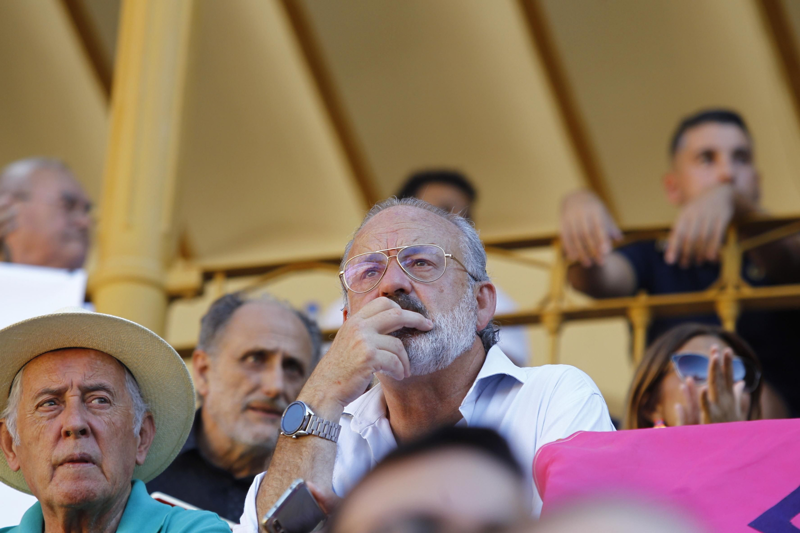 Las imágenes del ambiente del tendido en la novillada de la Feria Taurina de Almería