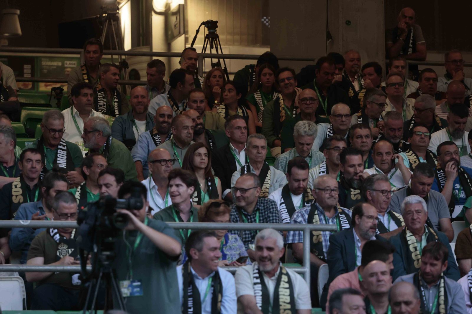 Búscate en el acto Siempre Verdiblancos