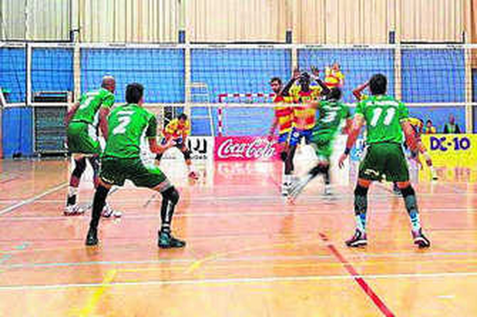 Una jugada de ataque ahorrador ayer frente a Ibiza en Es Viver.