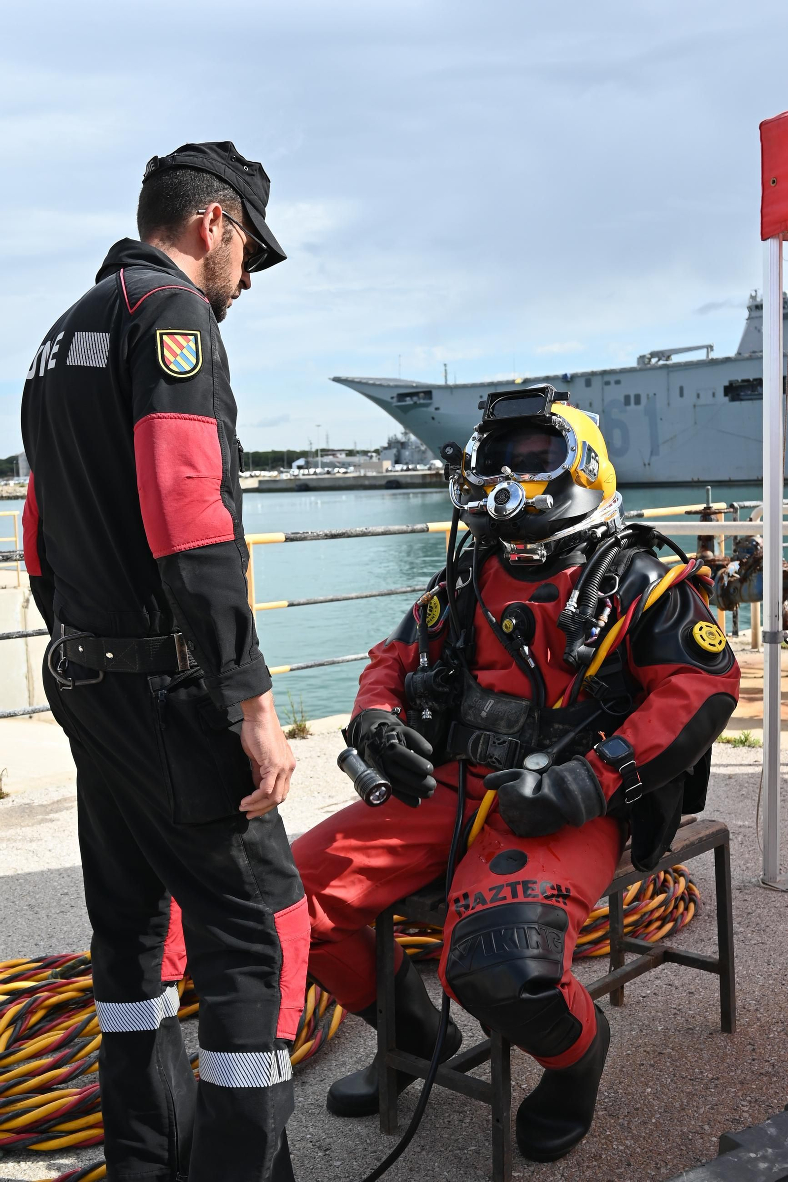 Las imágenes del simulacro de vertido en la Base de Rota