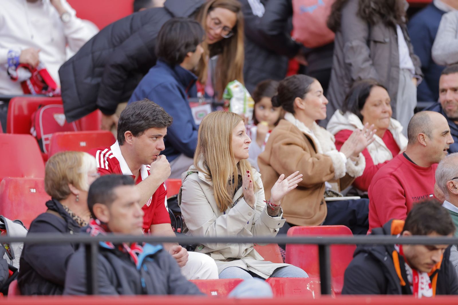 Búscate en las fotos del Sevilla fc - Rayo