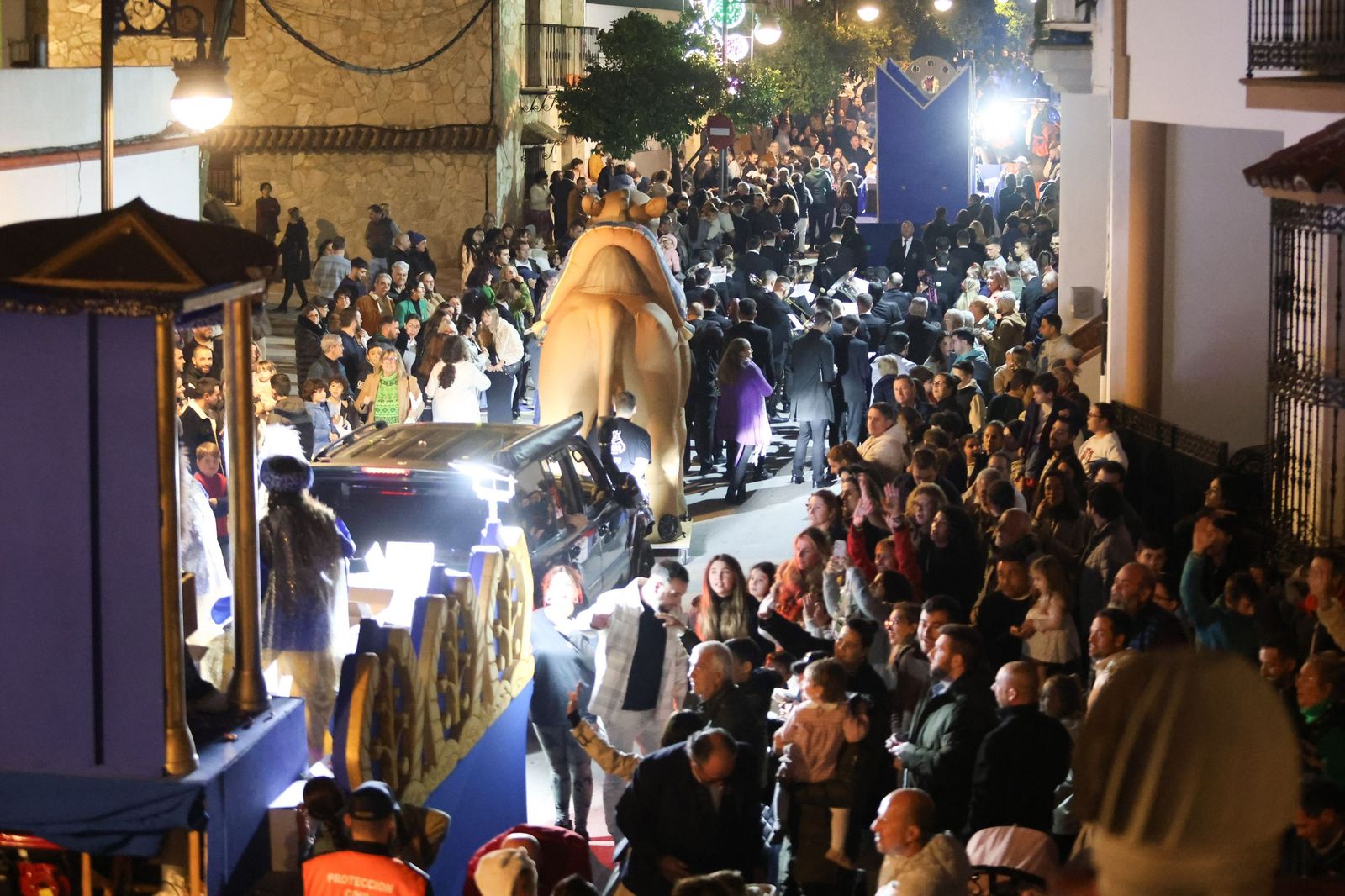 Adelanto de las cabalgatas de los Reyes Magos en Los Barrios y Castellar. Debido al pronóstico meteorológico, los eventos de la víspera de Reyes se adelantan en ambas localidades de la comarca.