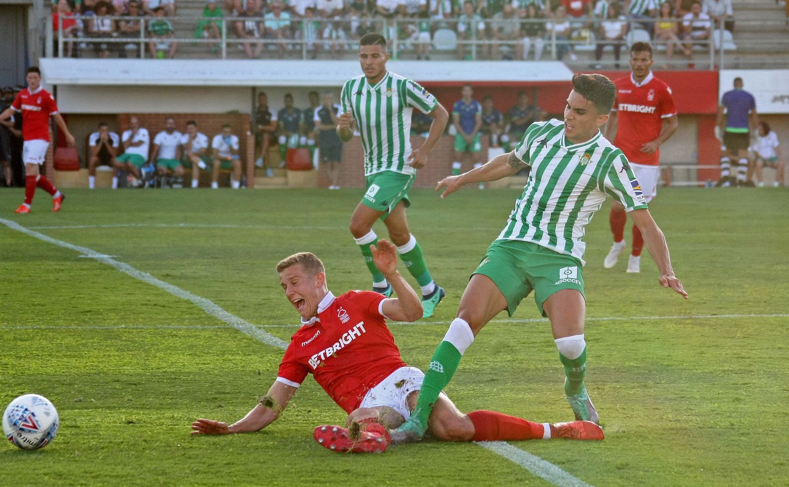 El amistoso Real Betis-Nottingham Forest, en imágenes