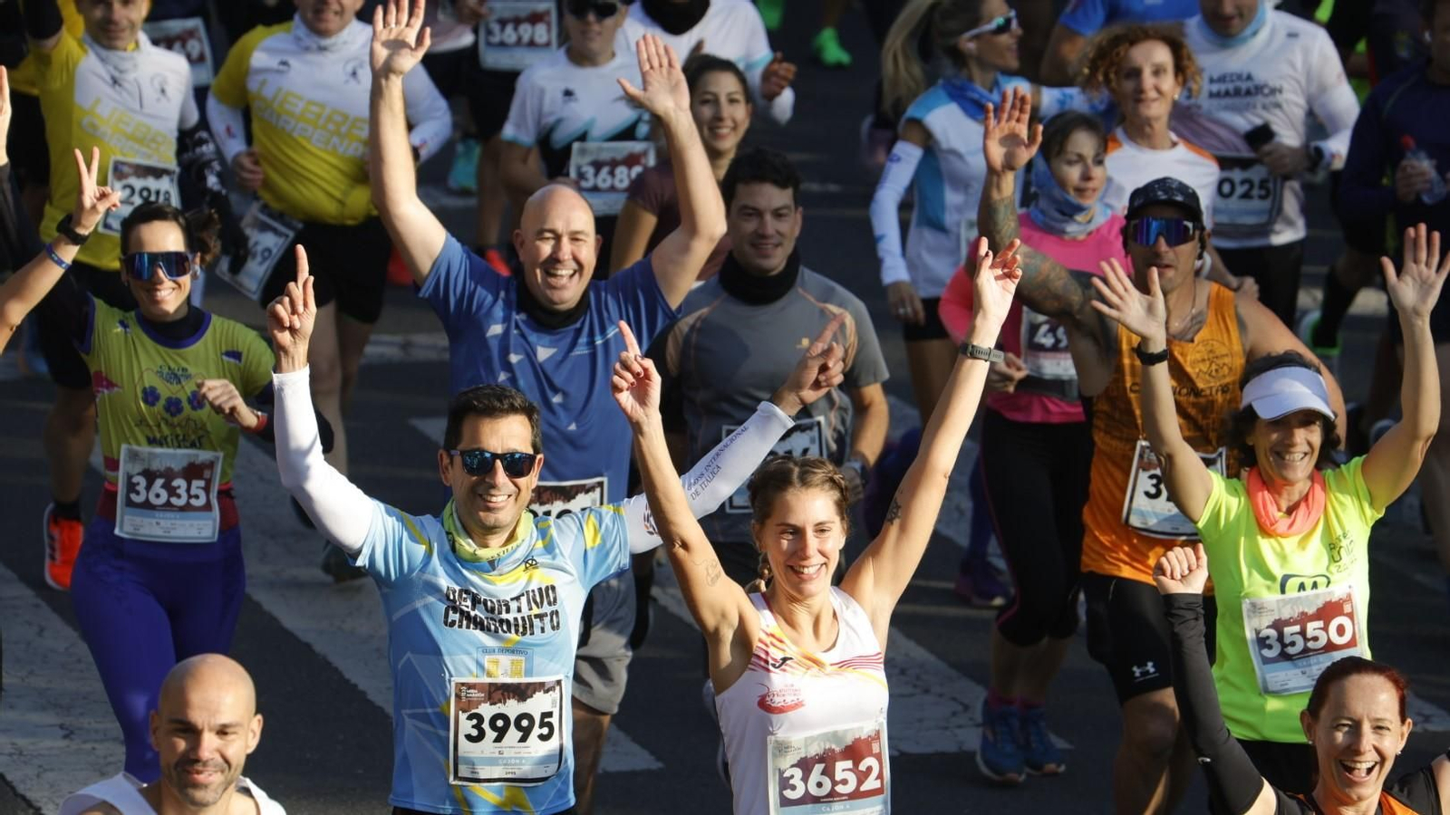 Un grupo de atletas, en el inicio de la Media Maratón de Córdoba del año pasado.