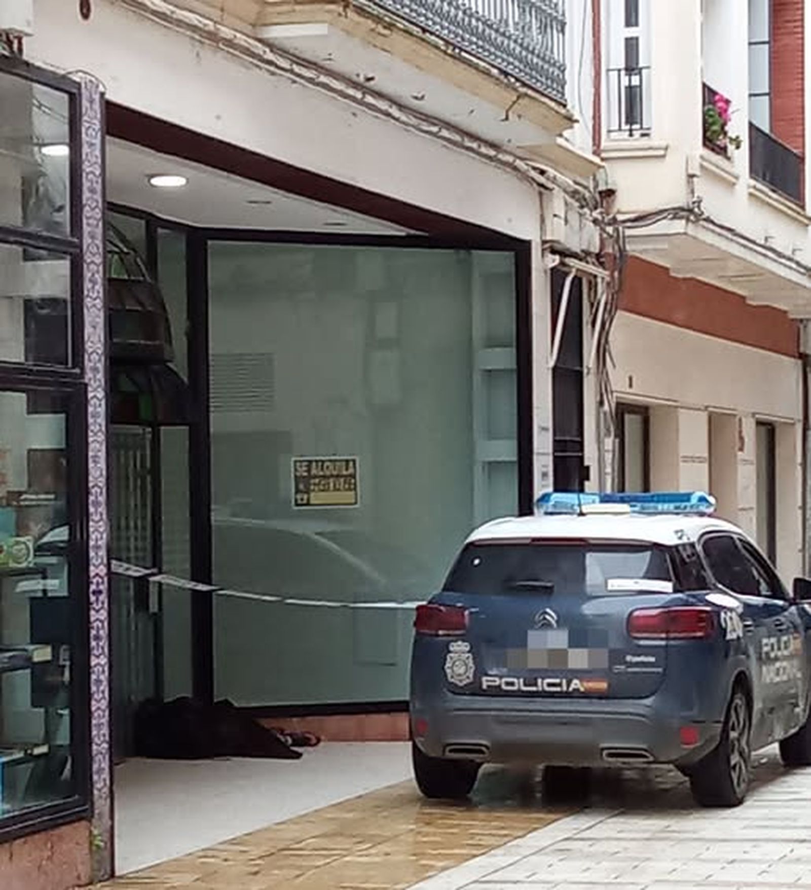 La calle Arquitecto Pérez Carasa, este domingo.