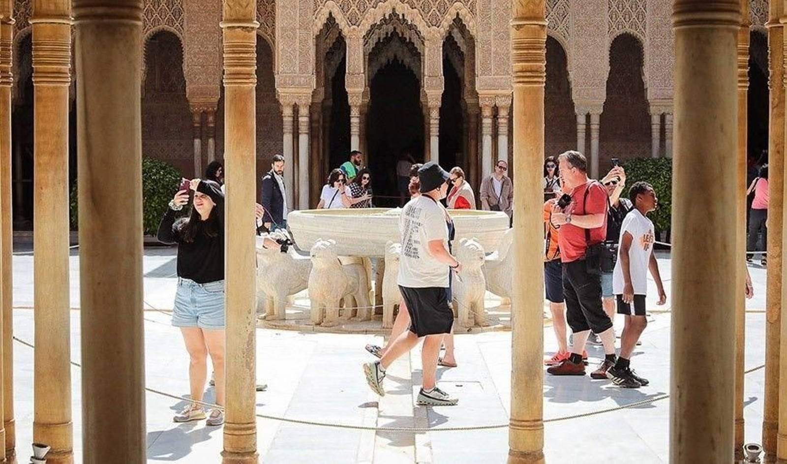 Turistas en la Alhambra