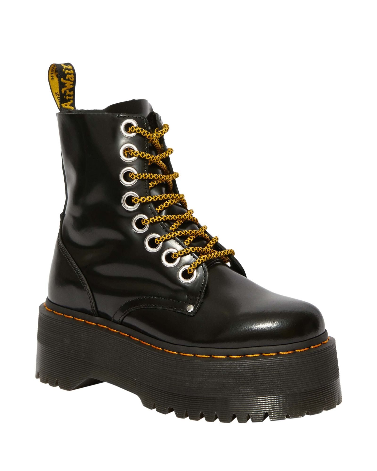 Modelo con la plataforma más gruesa de Dr. Martens.