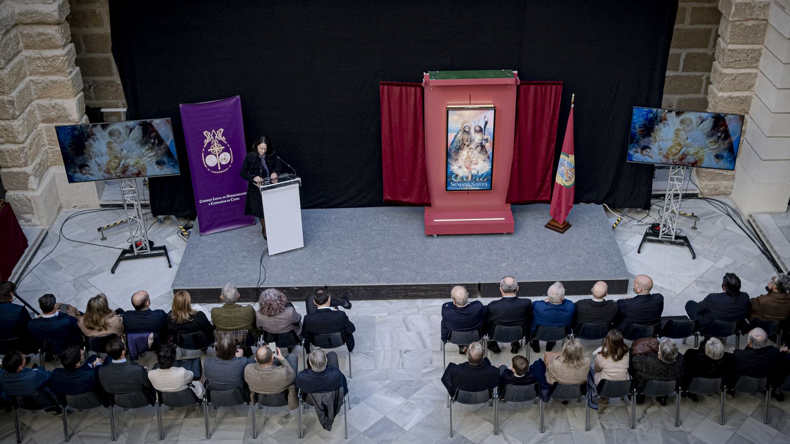 Las imágenes de la presentación del cartel y pregonero de la Semana Santa de Cádiz 2025