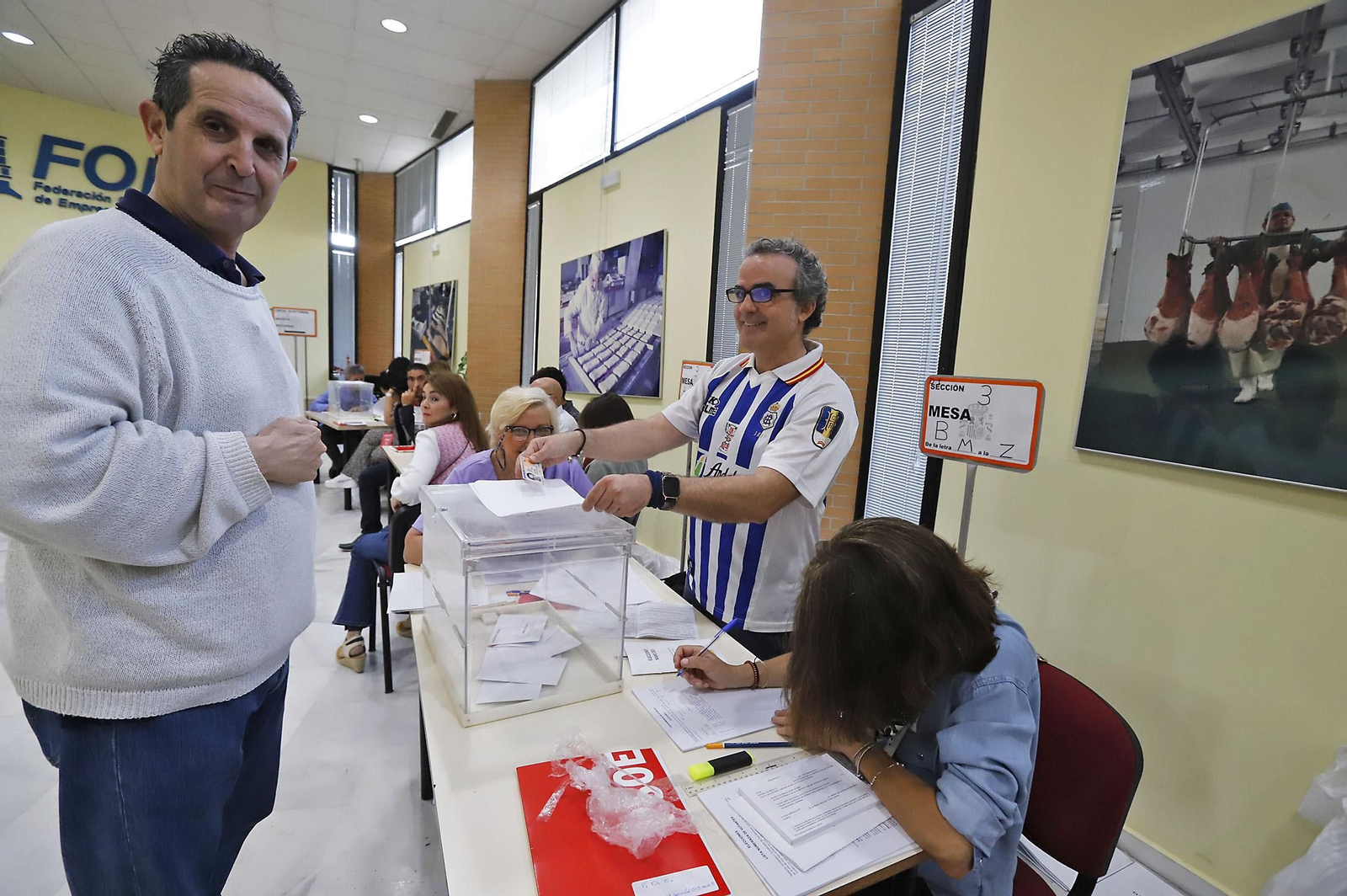 Elecciones 2023: Imágenes del inicio de la jornada electoral en Huelva