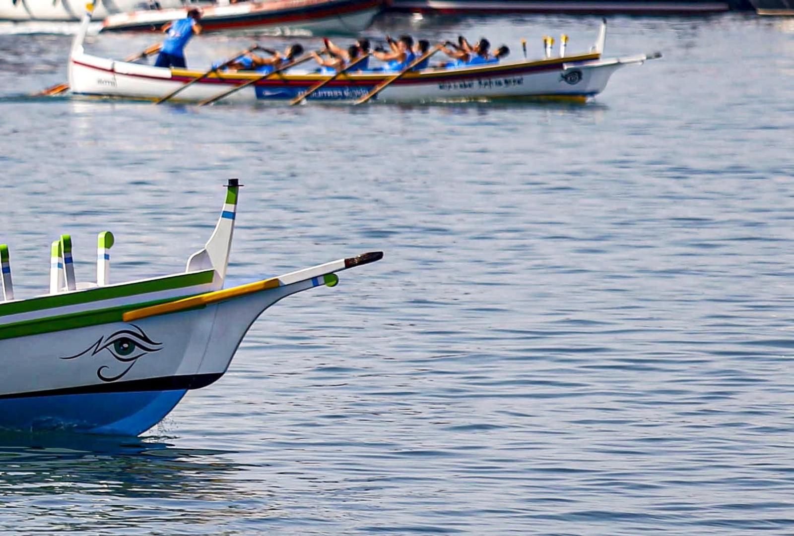 Dos jábegas en una competición en la bahía de Málaga.