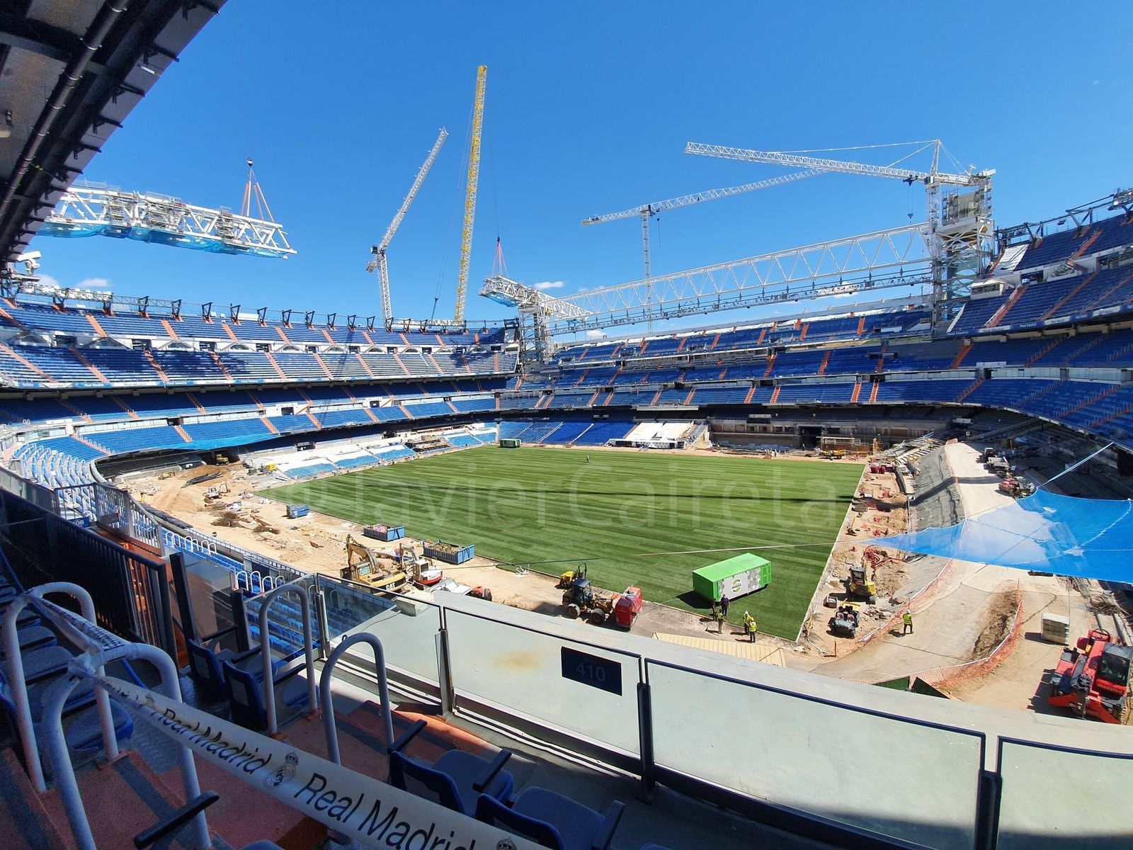 Césped instalado en el estadio Santiago Bernabéu.