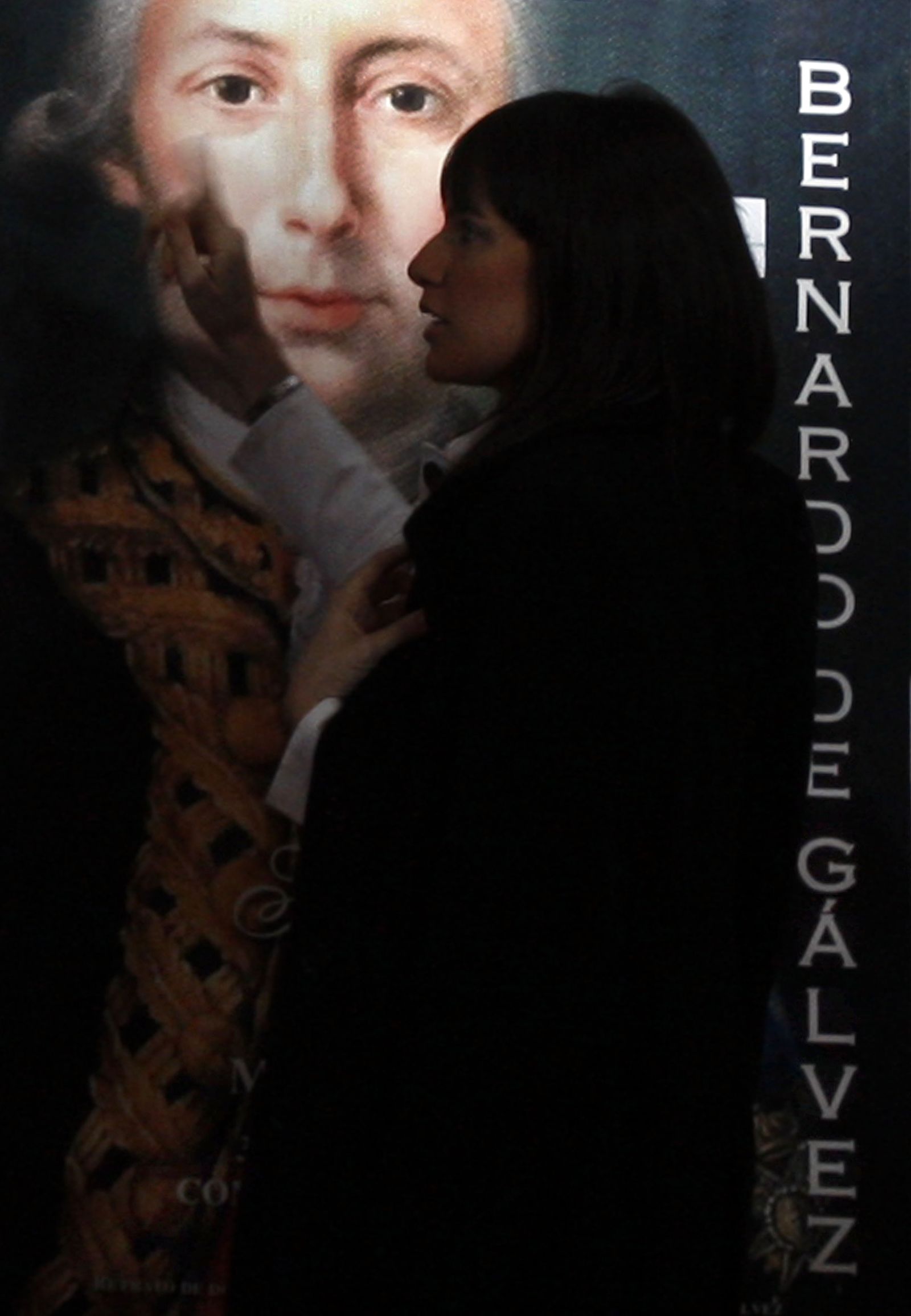 Un cartel de Bernardo de Gálvez durante un homenaje en Macharaviaya.