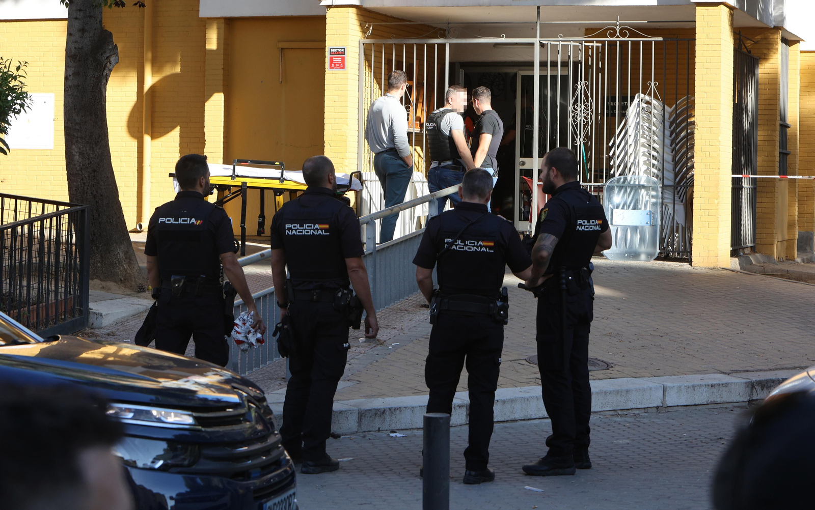 Crónica de la detención de un atrincherado con cuchillo en La Calesera
