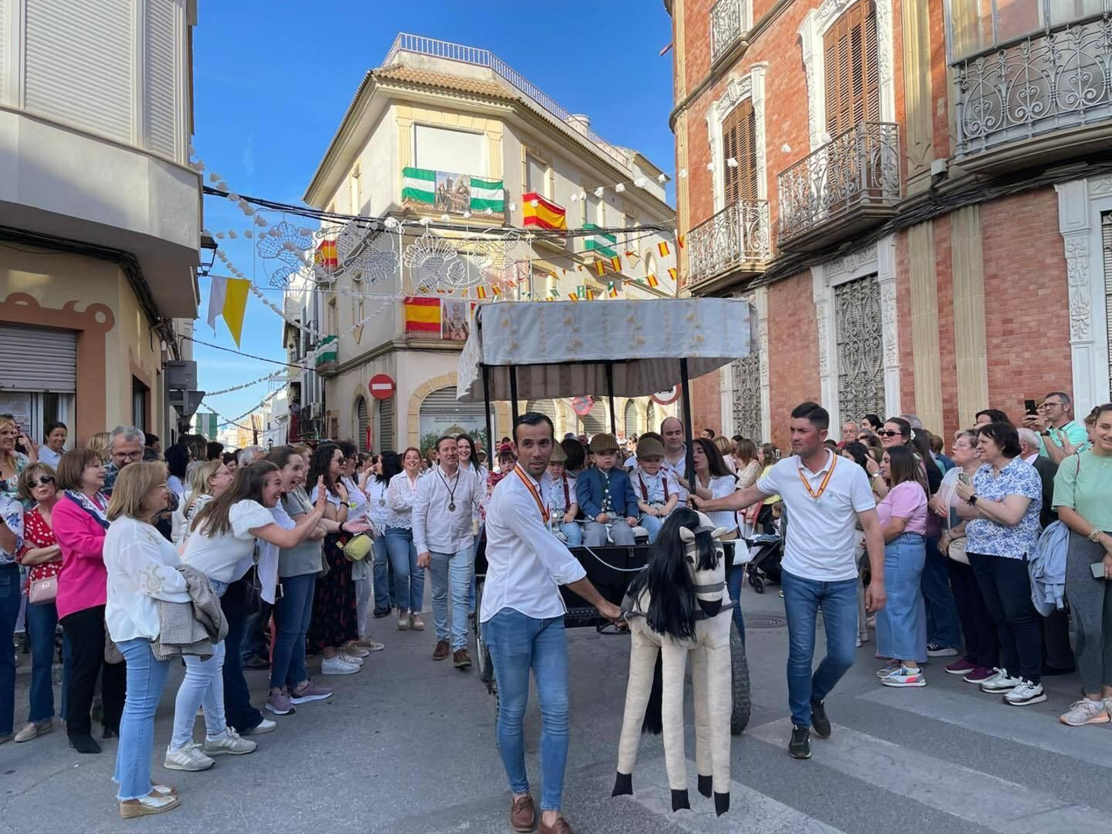En imágenes: Los más pequeños celebran su romería escolar en Porcuna