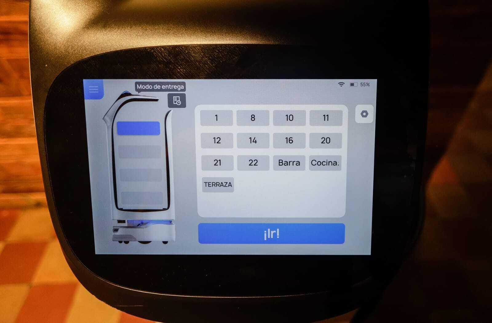 Así es el primer camarero robot de Cádiz