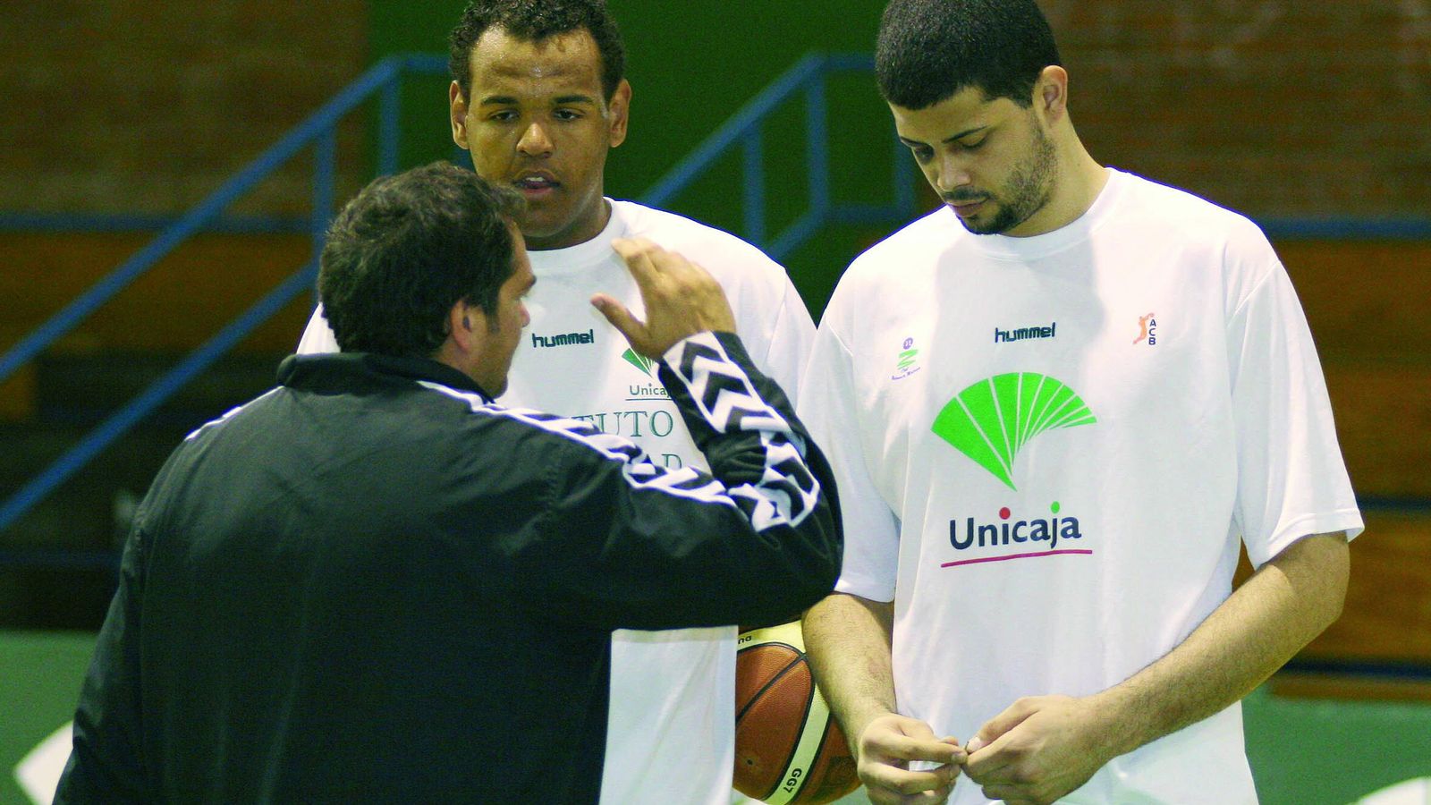 Paco Aurioles y Vitor Faverani, con Paulao Prestes.