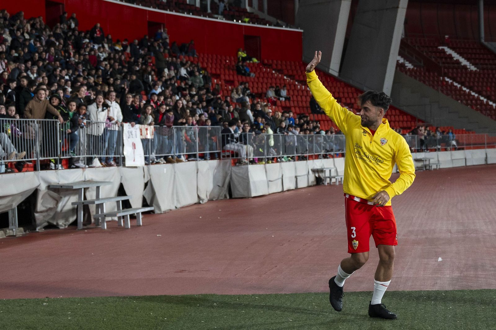 Fotogalería del partido homenaje a Guillermo Blanes entre los veteranos de la UD Almería y el FC Barcelona
