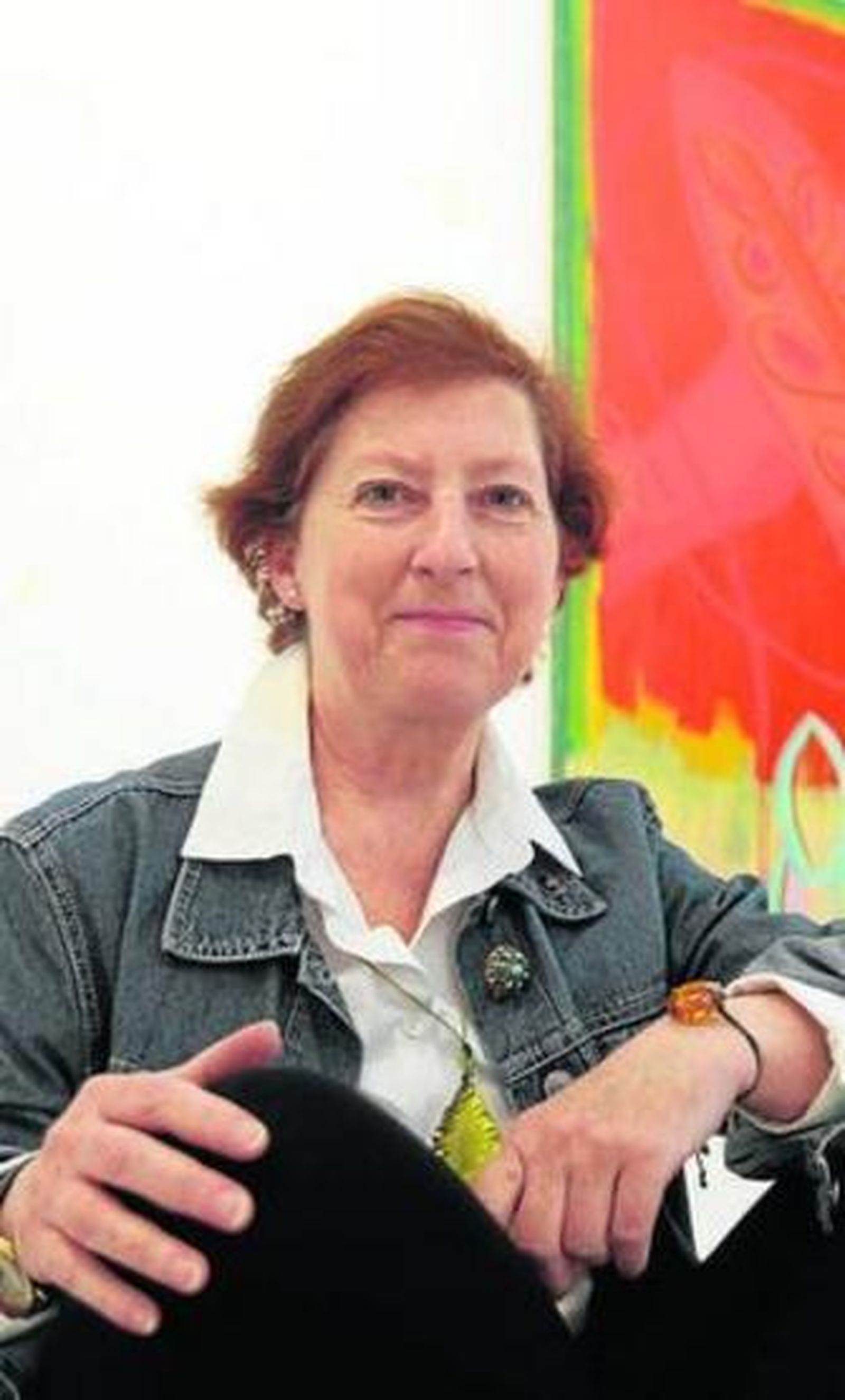 1. Manuel Salinas prepara exposición en México. 2. Carmen Laffón celebra hoy su santo. 3. Concha Ybarra hizo el cartel de las fiestas primaverales. 4. Ricardo Suárez se ha borrado de 'artista'.