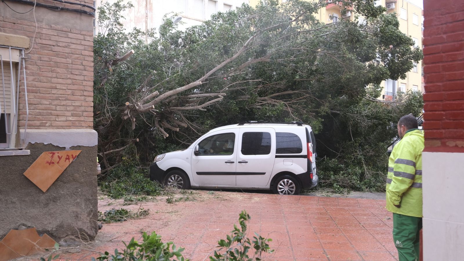 La Borrasca Leonardo se ensaña con Almería, en imágenes