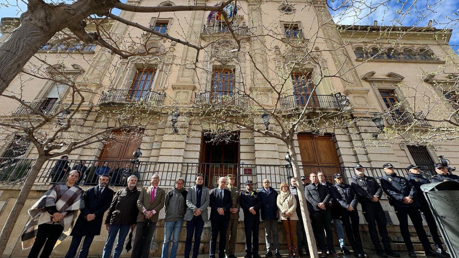 Minuto de silencio por el incendio en Valencia desde el Ayuntamiento de Jaén.