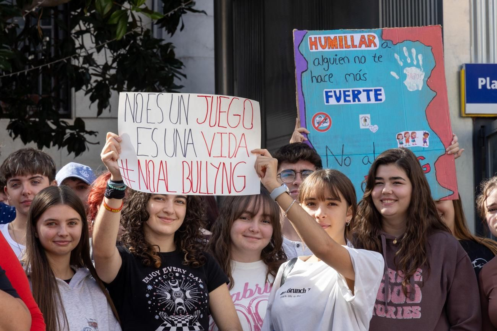 oncentración-manifestación en la plaza de la Constitución por la huelga de estudiantes por la víctima de acoso