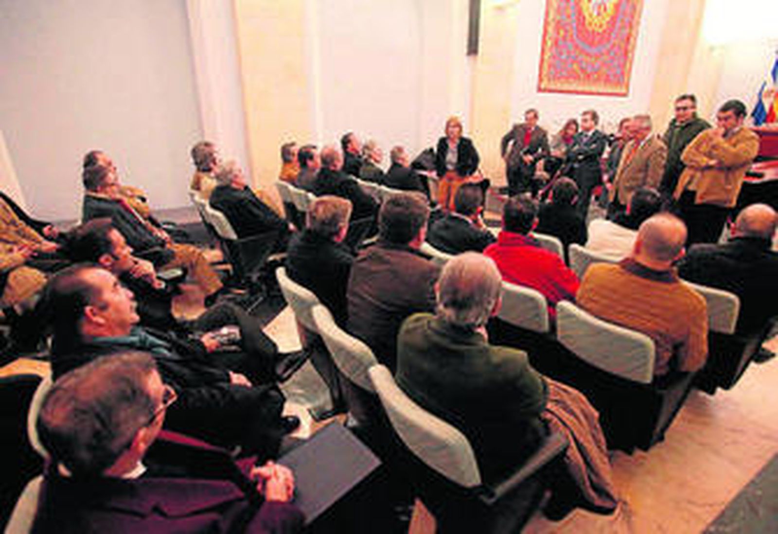 Los hermanos mayores el enero pasado, en el salón de Plenos, en la reunión con el gobierno municipal.