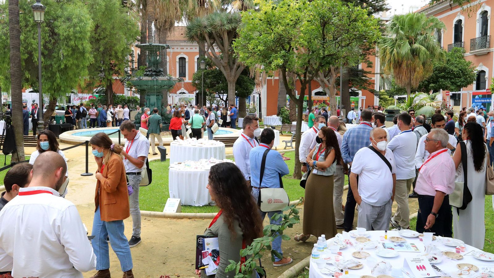 Ambiente de los jardines de la Casa Colón en el primer día de Congreso.