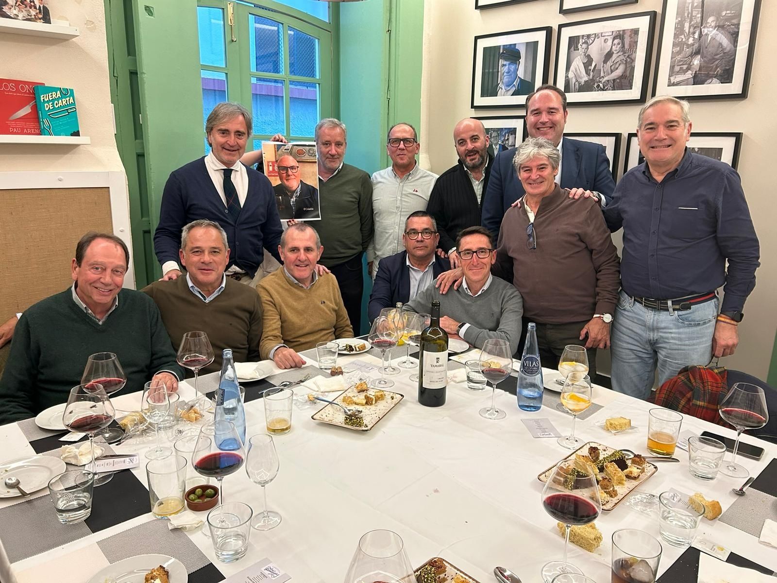 Fernando Pérez, Carlos Alarcón, Faly Álvarez, Francis Lucero, Pablo Durio, Javier Pavón, Antonio Grimaldi, Javier Díaz, Luis Machuca, Juanlu Álvarez, Paco Tinoco, Antonio Merino y Manuel Ruiz-Gene, durante la comida de Navidad.