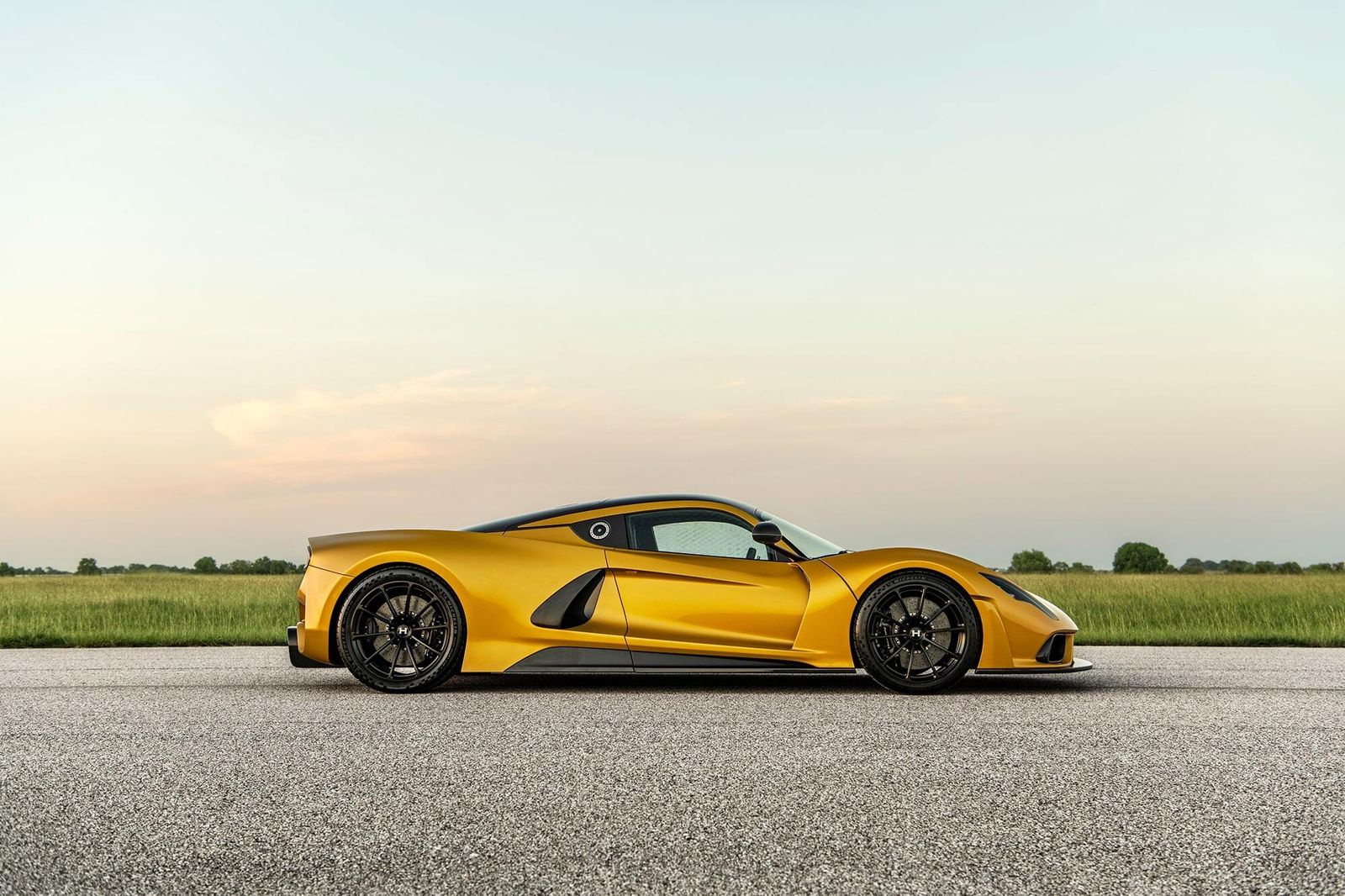Imagen lateral del Hennessey Venom F5