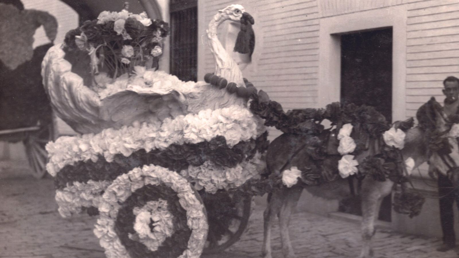 Una Carroza saliendo por los alrededores de la Plaza de Toros.