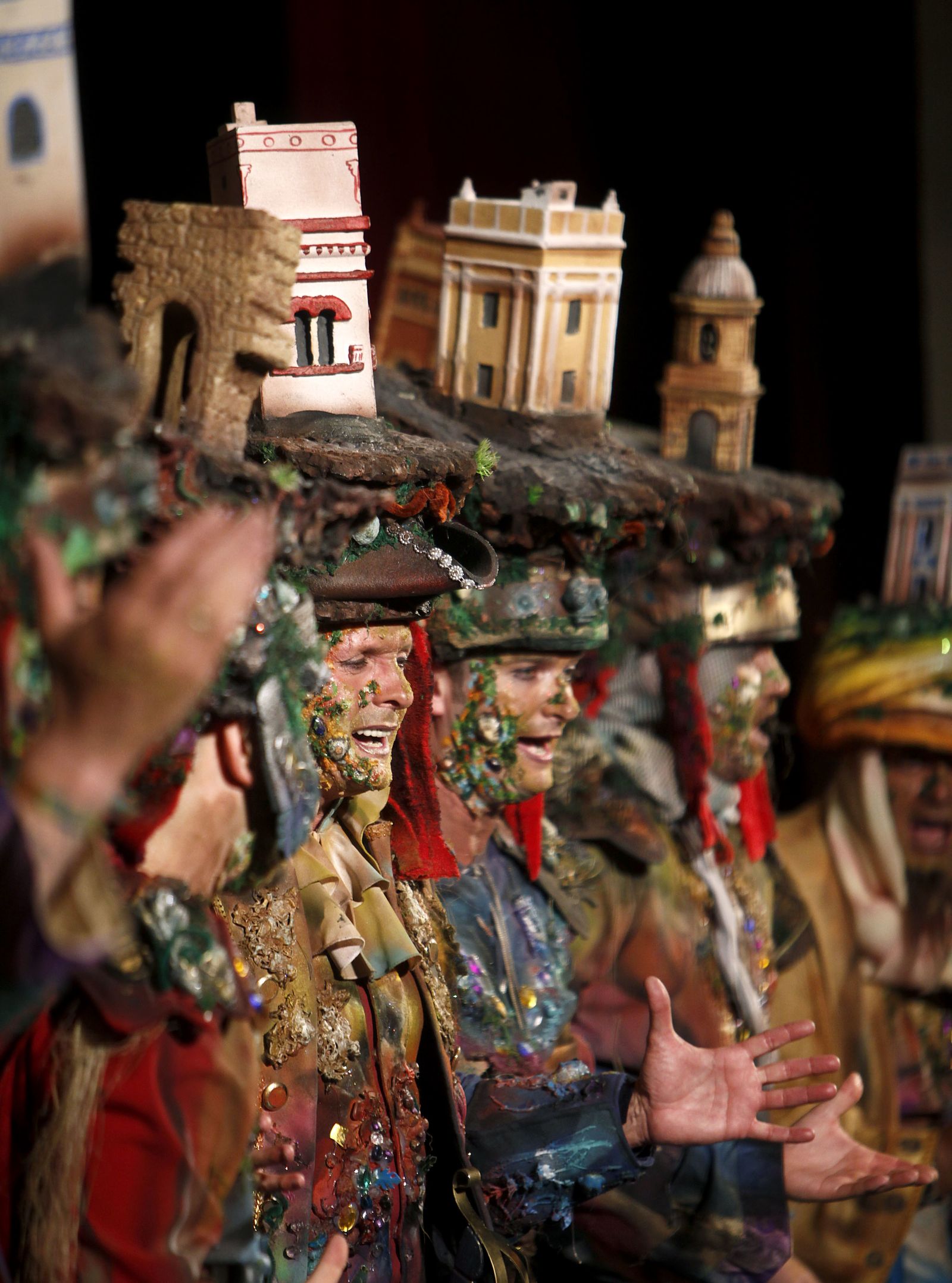 Las imágenes de la décimo sexta función de clasificatorias