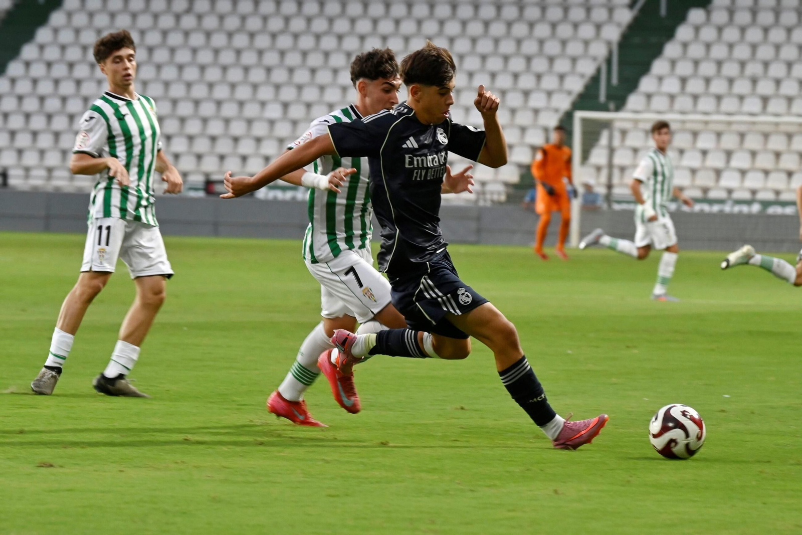 Las mejores fotos del ambiente en El Arcángel para el Córdoba CF - Real Madrid del Mundial de Clubes sub 18