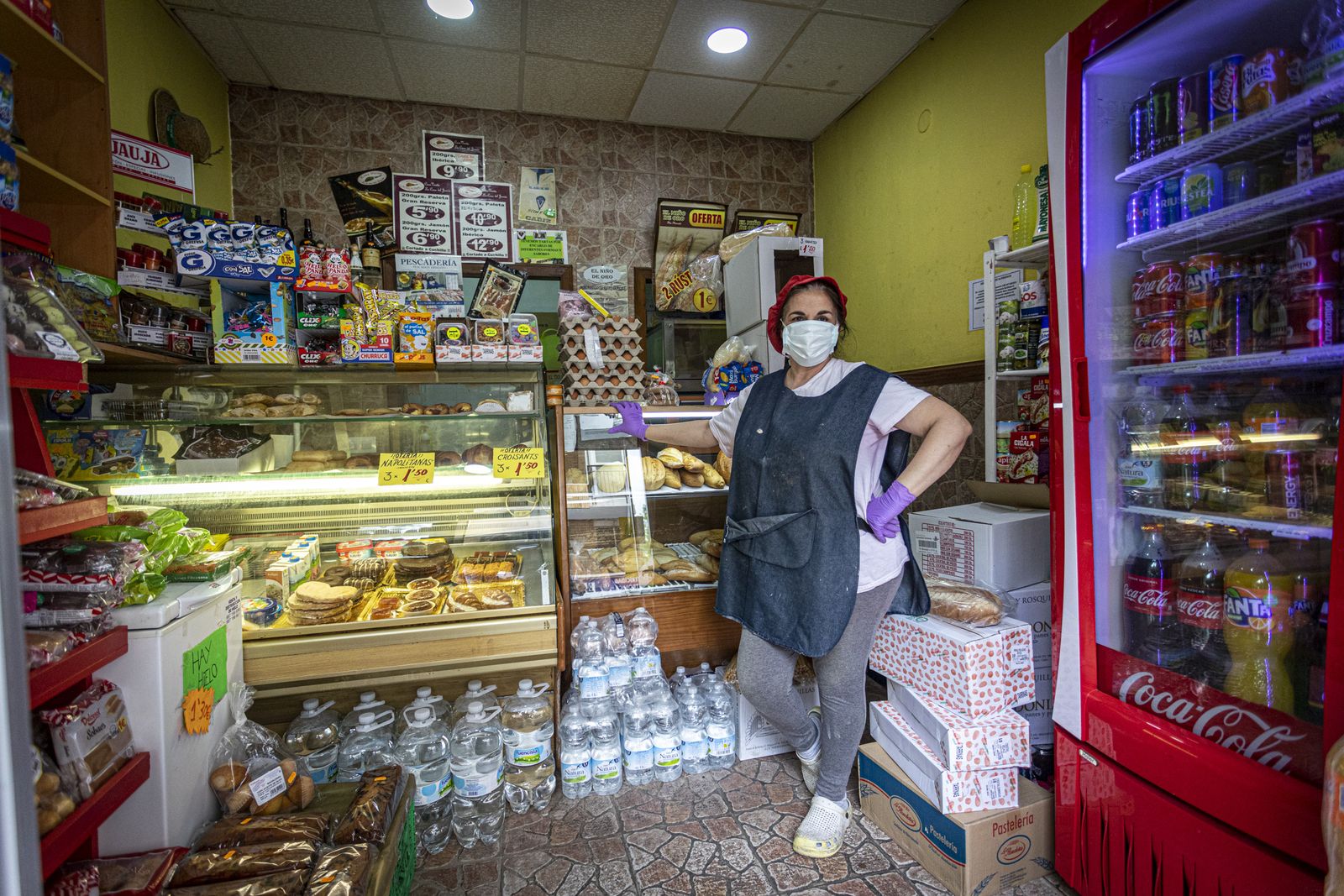 Comercios abiertos en el barrio la laguna bajo el estado de alarma