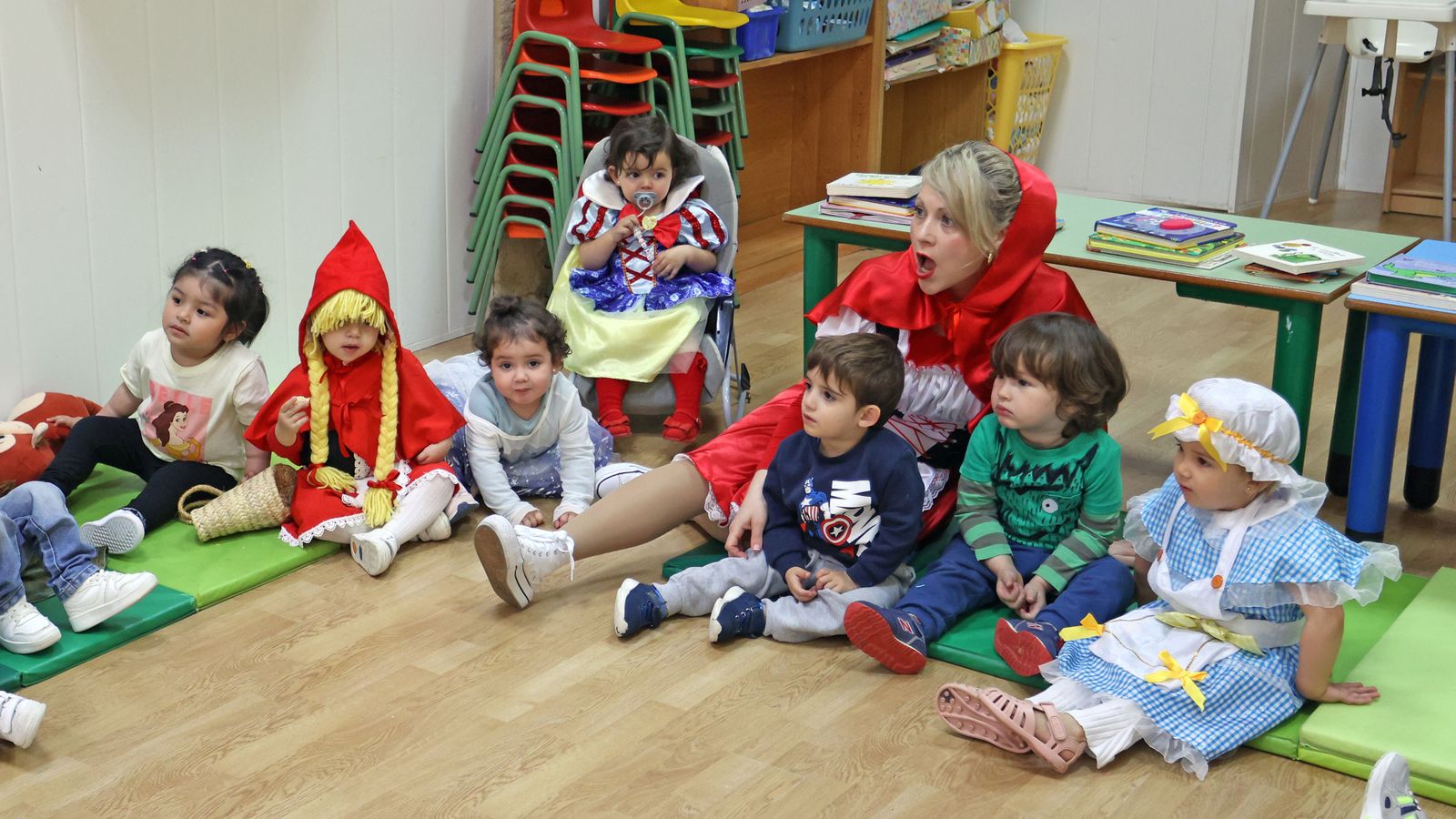 La guardería Centro se disfraza por el día del libro