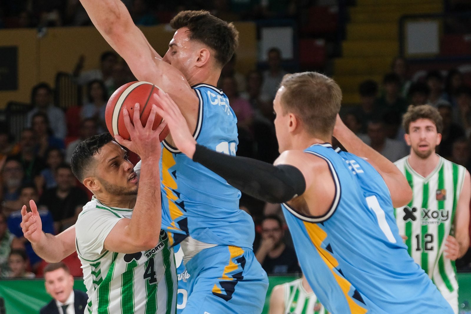 Baloncesto. Partido de play off Betis - Estudiantes