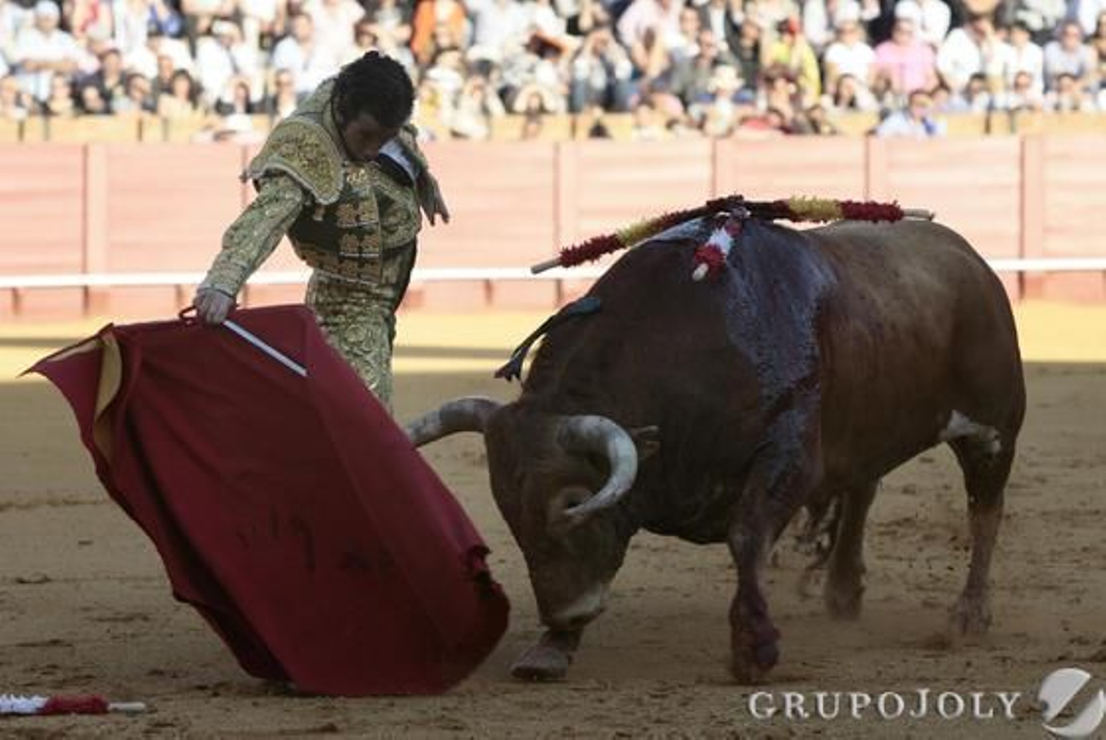 Juan Mora con el cuarto astado.

Foto: Juan Carlos Munoz
