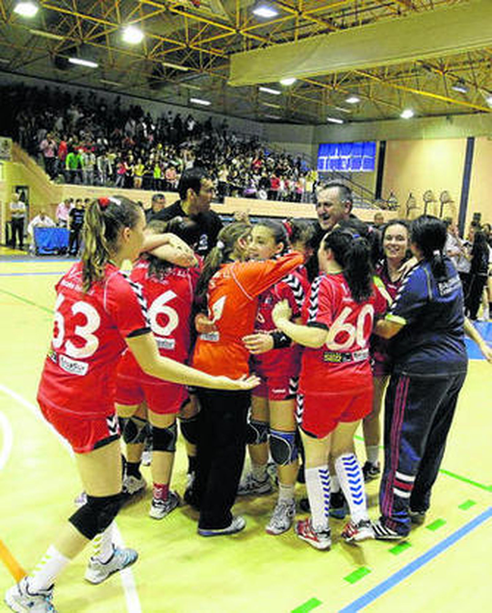 Las algecireñas celebran su pase a la final el pasado día 20.