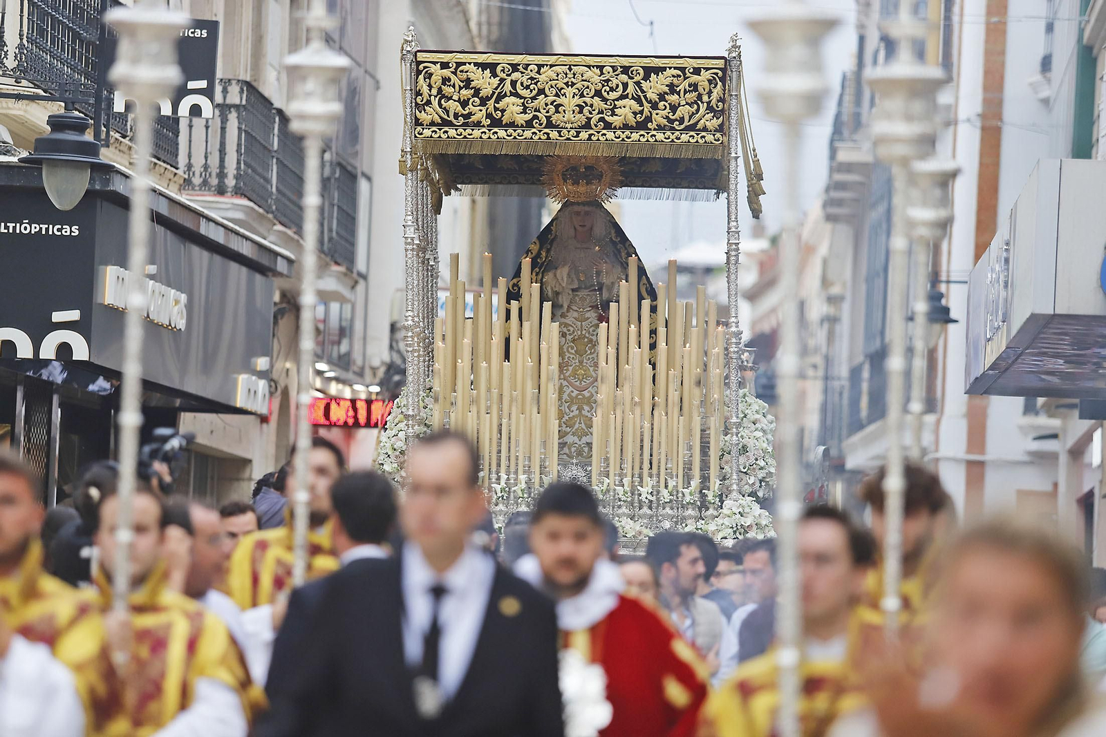 Imágenes de la salida extraordinaria de la Virgen del Rocío y Esperanza
