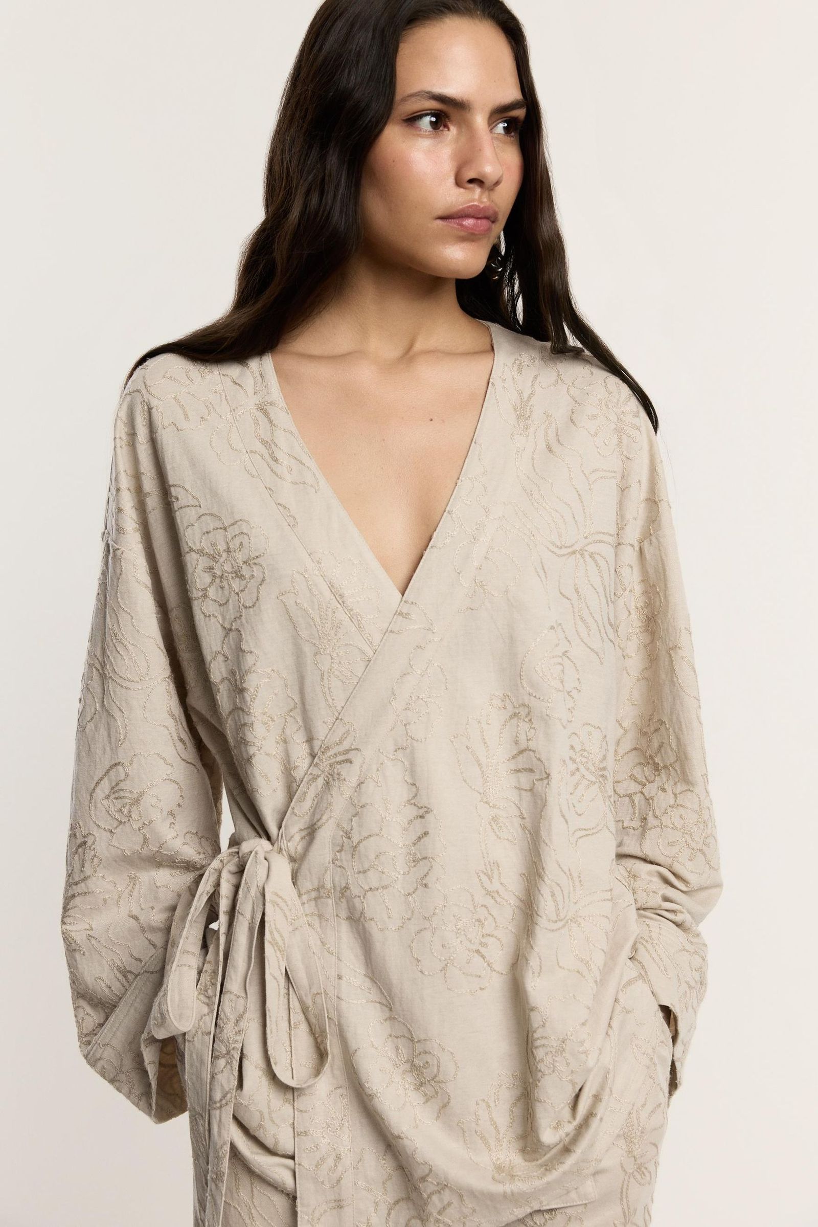 Kimono bordado de Lefties.