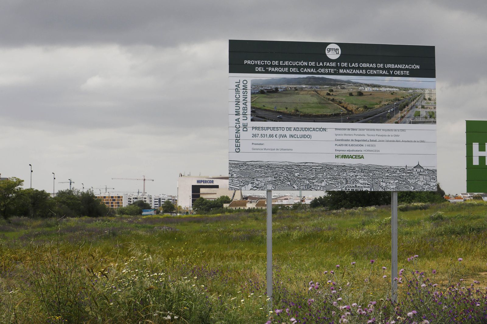 Cartel anunciador de la primera fase de obras del parque del Canal-Oeste.