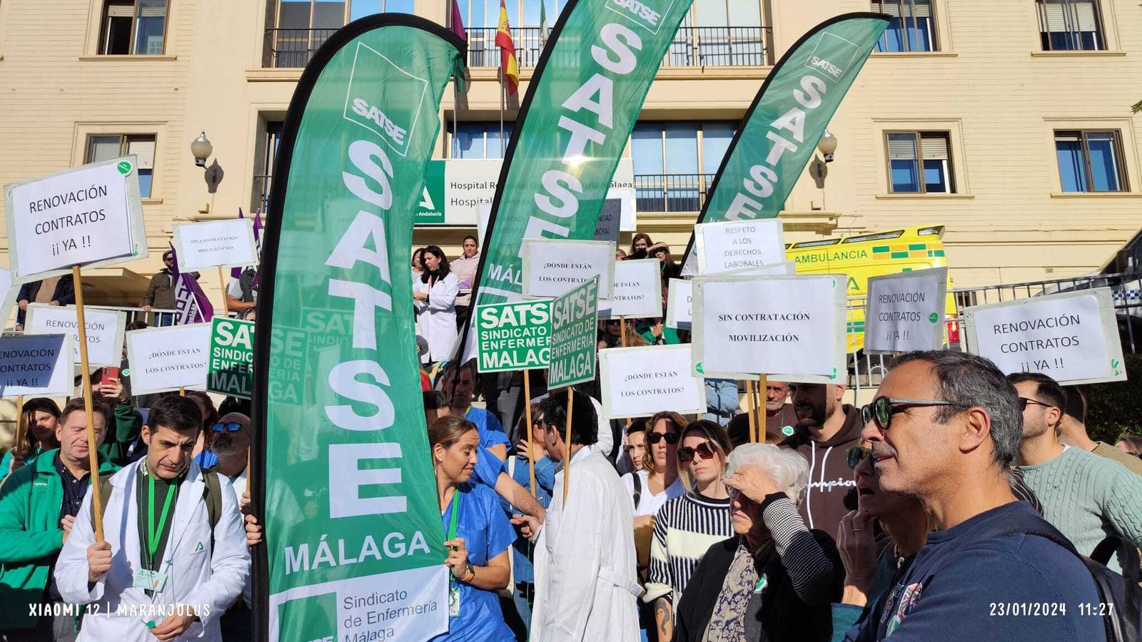 Concentración, este martes, ante el Hospital Regional.