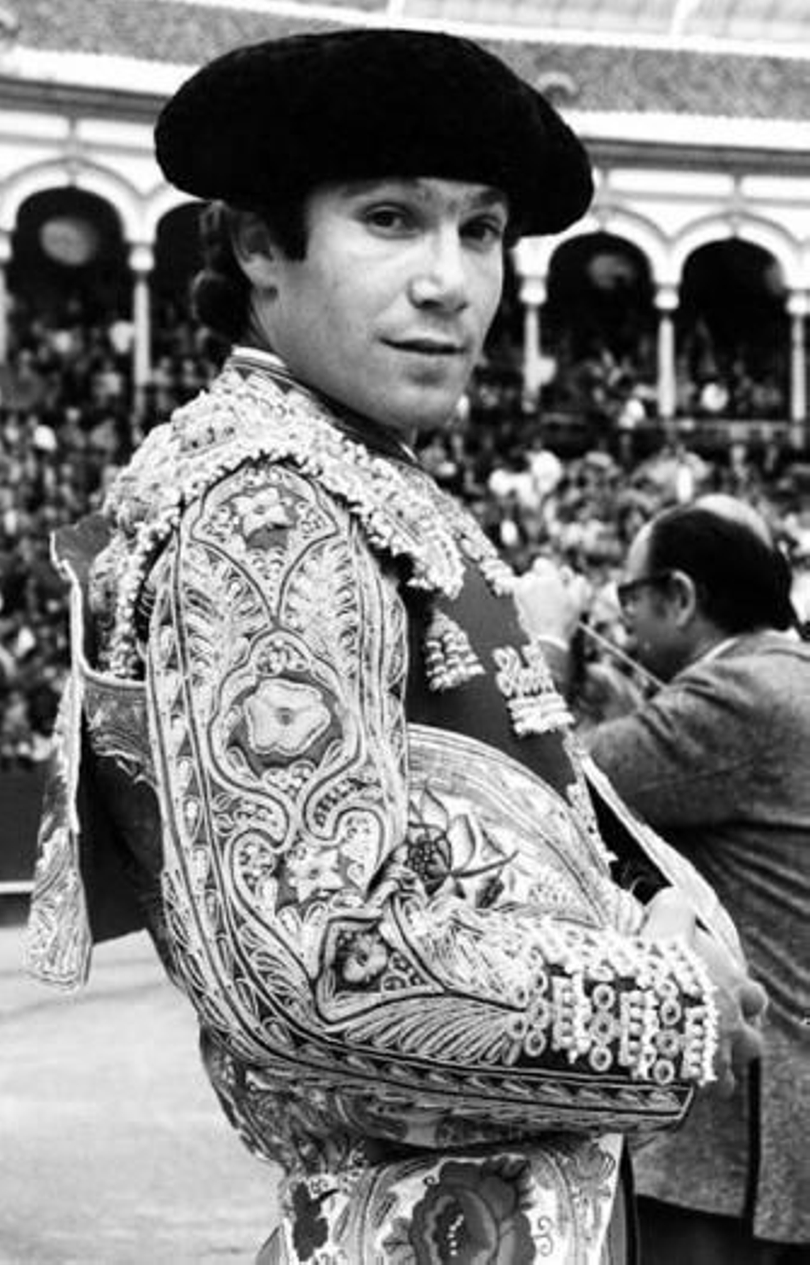 Curro Durán, en la Maestranza, donde le doctoró Curro Romero en 1983.